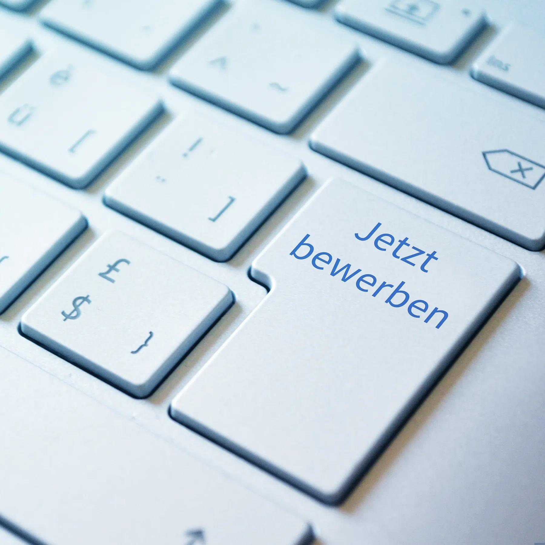 Karriere bei Honczek | Nahaufnahme einer Tastatur mit "Jetzt bewerben"-Aufschrift
